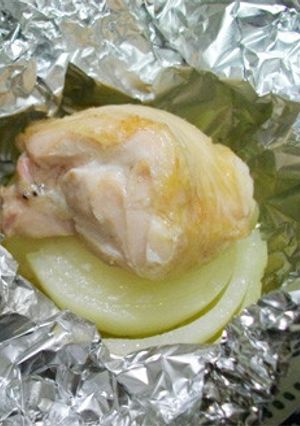 包んで焼くだけ！玉ねぎと鶏肉のホイル焼き-レシピのメイン写真