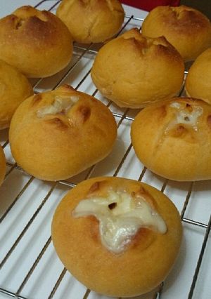 食べればピザ！？ふわふわトマトパン-レシピのメイン写真