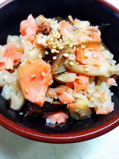 *旨味*鮭ときのこの炊き込みご飯-レシピのメイン写真