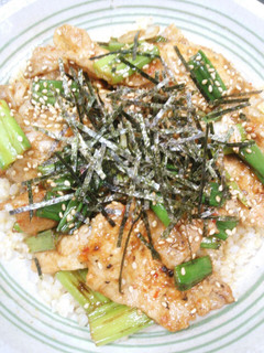 簡単☆薄切り豚ロースのピリ辛丼-レシピのメイン写真