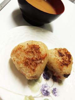 炊き込みご飯を簡単リメイク!焼おにぎり-レシピのメイン写真