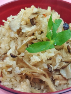 きのこたっぷり♪五目炊き込みご飯!!-レシピのメイン写真