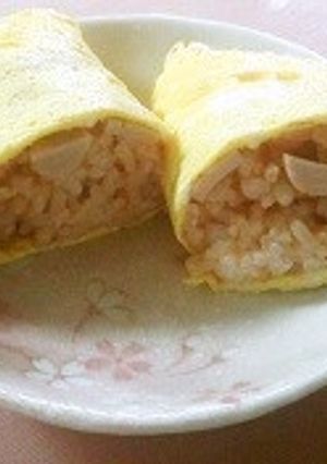 黄色く包んでおにぎらず：オムライス風-レシピのメイン写真