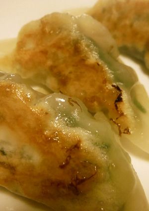 エビにら餃子♪黒ごま味噌ダレで-レシピのメイン写真
