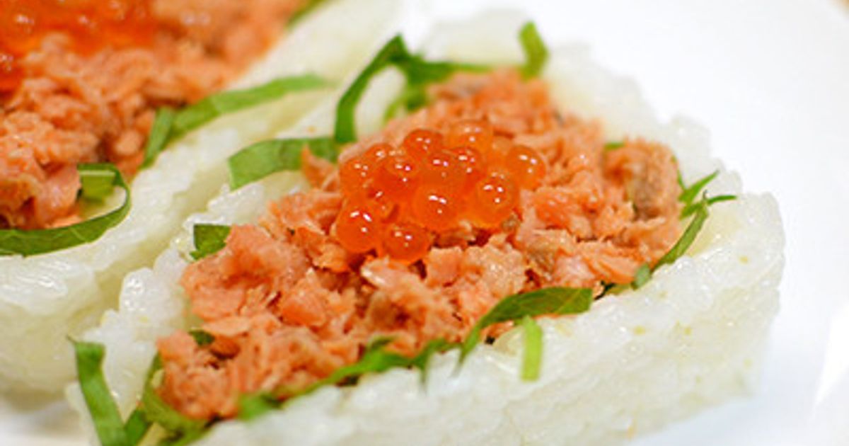 鮭いくらおにぎり。 by しあわせな食卓 【クックパッド】 簡単おいしい