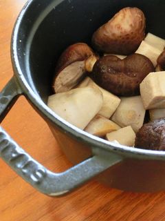 STAUB鍋で里芋と干し椎茸のじゅわ煮-レシピのメイン写真