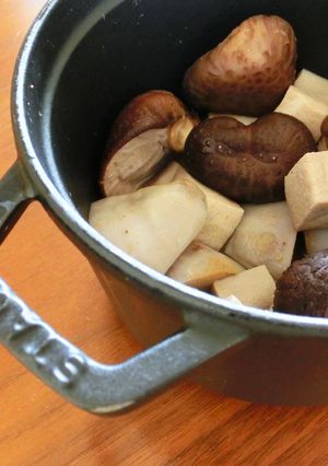 STAUB鍋で里芋と干し椎茸のじゅわ煮-レシピのメイン写真