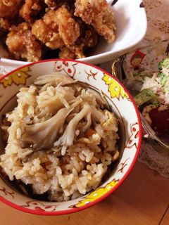 秋の香りたっぷり♡きのこの炊き込みご飯-レシピのメイン写真