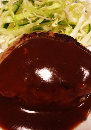 簡単♪麩入りハンバーグ＋お手軽デミソース-レシピのメイン写真