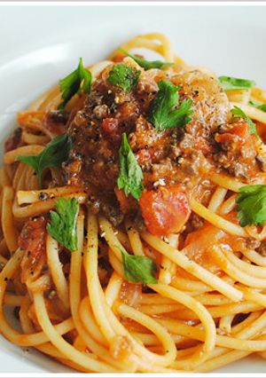 鶏レバーのラグーソースのブカティーニ-レシピのメイン写真