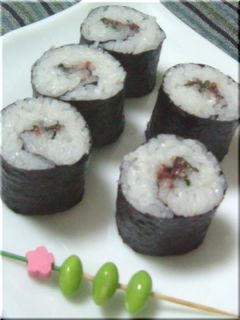 しその塩漬けで梅肉細巻き寿司♪-レシピのメイン写真