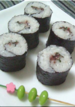 しその塩漬けで梅肉細巻き寿司♪-レシピのメイン写真