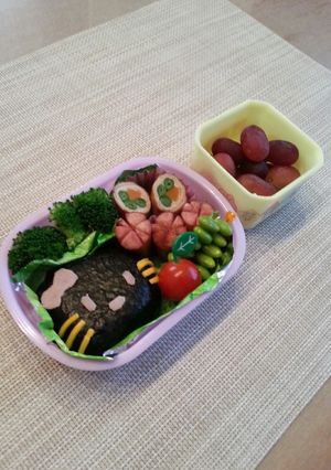 キャラ弁 真っ黒キティおにぎり遠足弁当-レシピのメイン写真