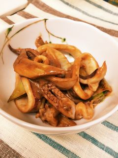ご飯もお酒も進む〜イカとネギの味噌炒め-レシピのメイン写真