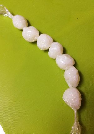ラップ１枚でチビおにぎりたくさん！-レシピのメイン写真
