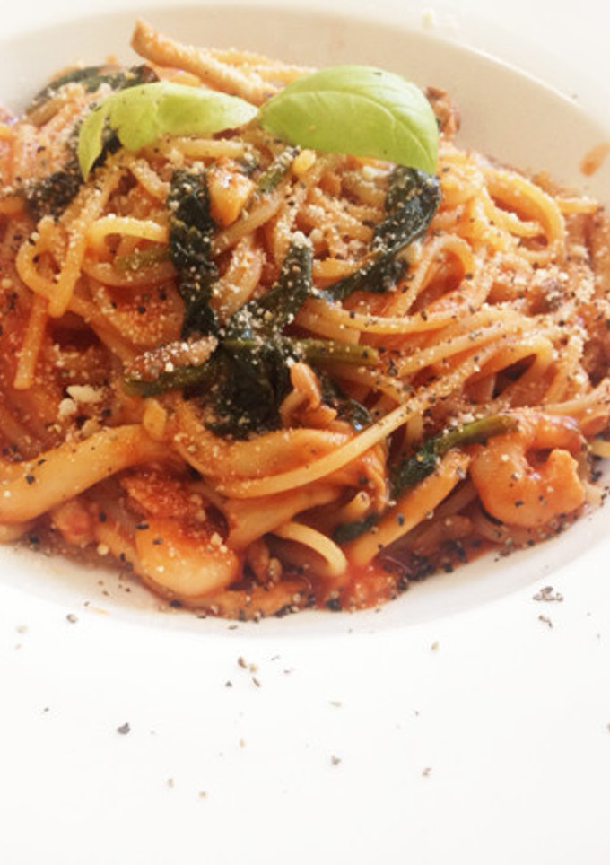 エビとほうれん草のトマトソースパスタ-レシピのメイン写真