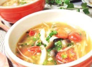 生姜で温まる♪キノコとトマトのスープ-レシピのメイン写真