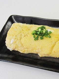 もっちり。とろろ入り玉子焼き-レシピのメイン写真