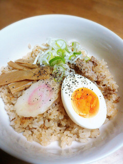 ラーメンスープで炊き込みご飯丼♡-レシピのメイン写真