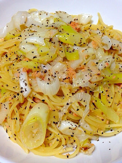 お1人様♪鮭フレークのバター醤油パスタ-レシピのメイン写真
