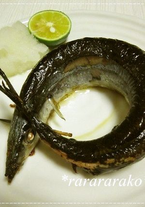 焼けたら丸皿へ♪サンマの丸焼き-レシピのメイン写真