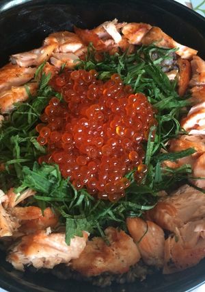 プチプチ胡麻と焼鮭が芳ばしい豪華親子丼♪-レシピのメイン写真
