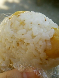 秋の行楽弁当に♡栗ご飯でおにぎり-レシピのメイン写真