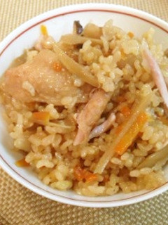 玄米でもちもち♡鶏ゴボウの炊き込みごはん-レシピのメイン写真