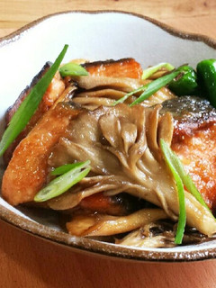 簡単比率◎秋鮭と舞茸のバター焼き-レシピのメイン写真