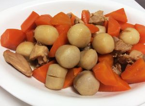 簡単★冷凍里芋と鶏肉とにんじんの煮物-レシピのメイン写真