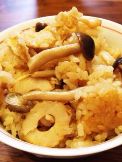 我が家の『しめじと薄揚げの炊き込みご飯』-レシピのメイン写真
