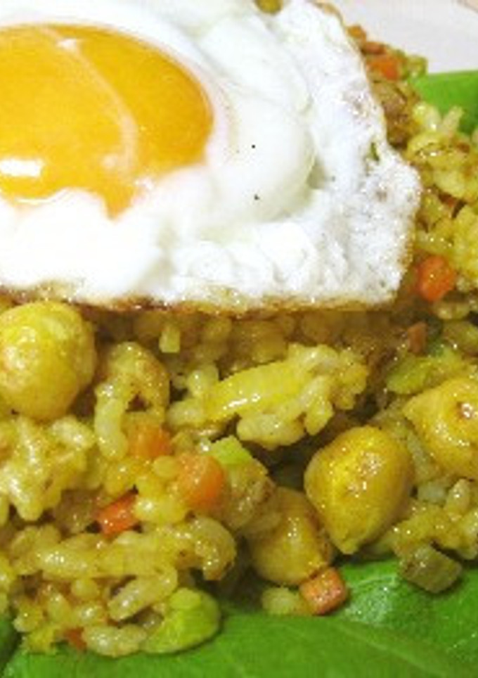半熟卵がとろ～り！しお豆のカレーピラフ-レシピのメイン写真