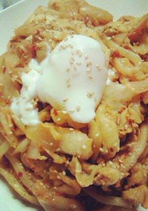 温玉のせ豚キムチうどん-レシピのメイン写真