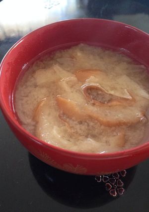 シンプルだけどおいしい玉ねぎと麩の味噌汁-レシピのメイン写真