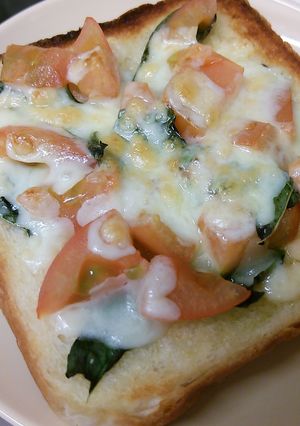 バジルとチーズのトースト【生バジル消費】-レシピのメイン写真