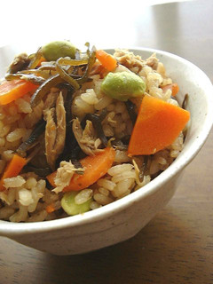 炊飯器で簡単～塩こんぶ炊き込みご飯-レシピのメイン写真