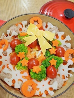 デコ鍋クリスマス☆蓮根鶏団子のトマト鍋-レシピのメイン写真