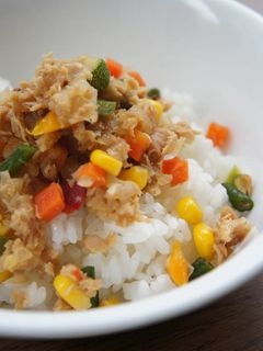 家にある材料で、簡単ツナそぼろ丼-レシピのメイン写真