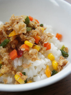 家にある材料で、簡単ツナそぼろ丼-レシピのメイン写真