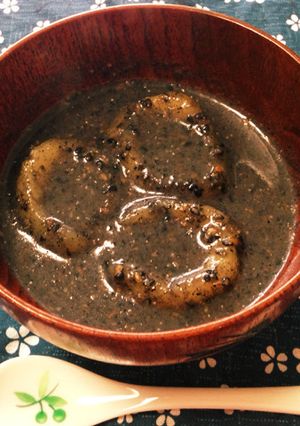 さつま芋団子の黒胡麻しるこ-レシピのメイン写真