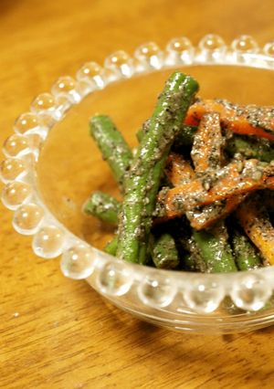 インゲンと人参の黒ゴマ味噌和え-レシピのメイン写真