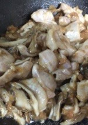 鶏モモ肉と舞茸の梅肉炒め-レシピのメイン写真