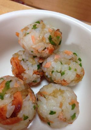 鮭ピーマンにぎり 離乳食後期-レシピのメイン写真