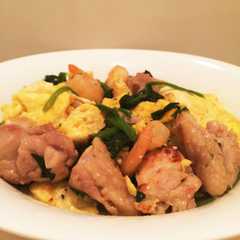 รูปของ 鶏肉とほうれん草のふんわり卵炒め