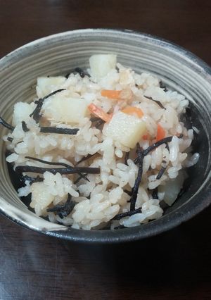 *ひじきとじゃがいもの炊きこみごはん*-レシピのメイン写真