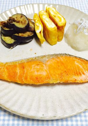 【 フライパンで鮭の塩焼き♪】-レシピのメイン写真