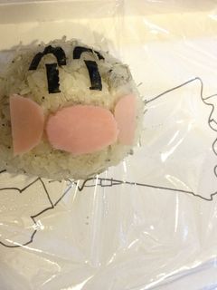 じゃことごま油のあんぱんマンおにぎり-レシピのメイン写真