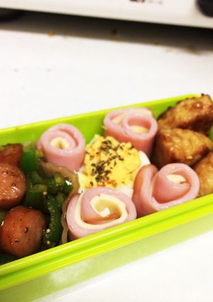 お弁当の隙間に♡ハムチーズのお花♪-レシピのメイン写真