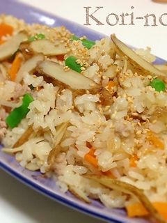 炊飯器に入れるだけ♪鶏ごぼう炊き込みご飯-レシピのメイン写真