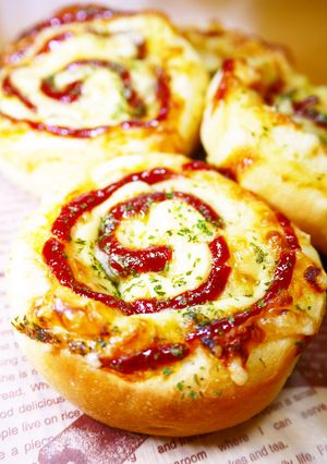 ランチに♪くるくるうずまきウインナーパン-レシピのメイン写真